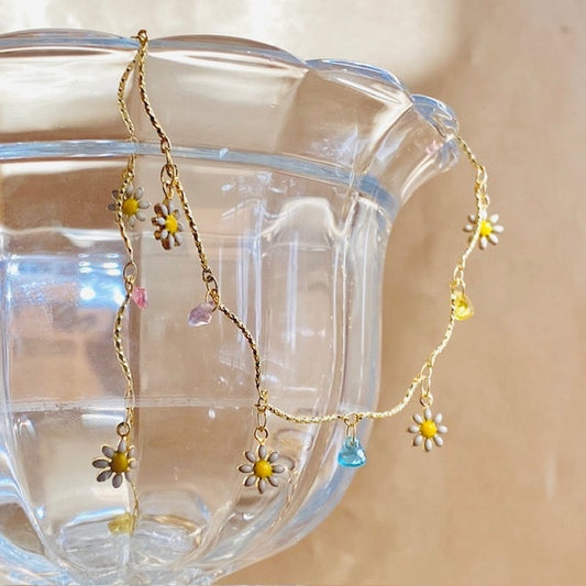 Daisy and Gem Dangle Necklece