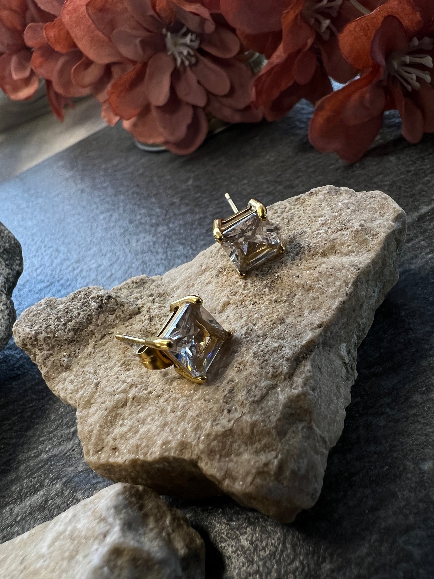 Sania Square Stud Earrings